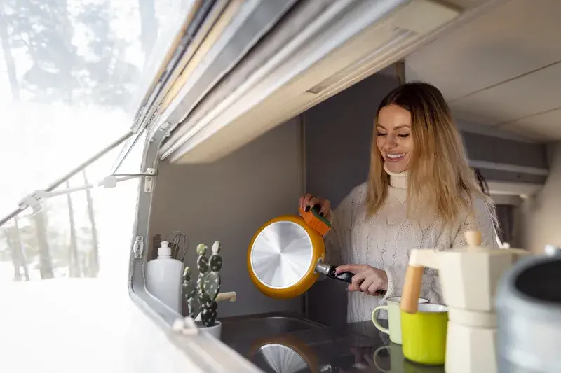 Kuchnia w kamperze – przepisy i praktyczne wskazówki